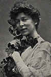 Annie Russel with roses.jpg (97952 bytes)