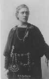EH Sothern as Hamlet with hat-Photo-B&W-Resized.jpg (52601 bytes)